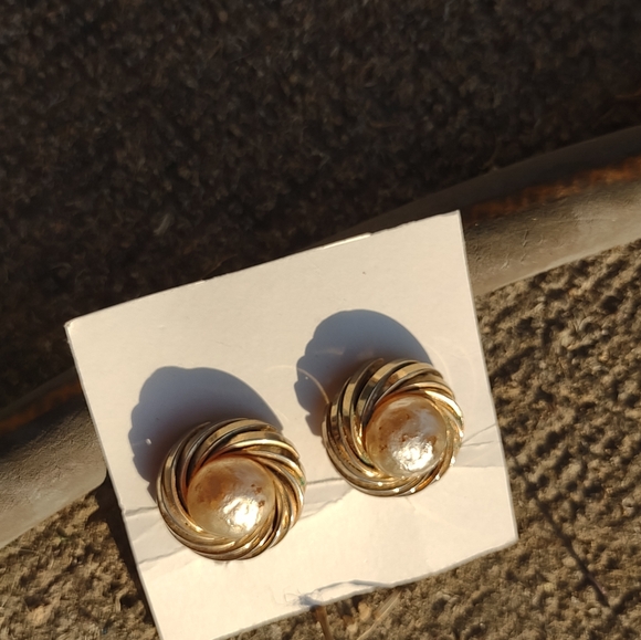 Marvilla clip on earrings vintage - Picture 7 of 9
